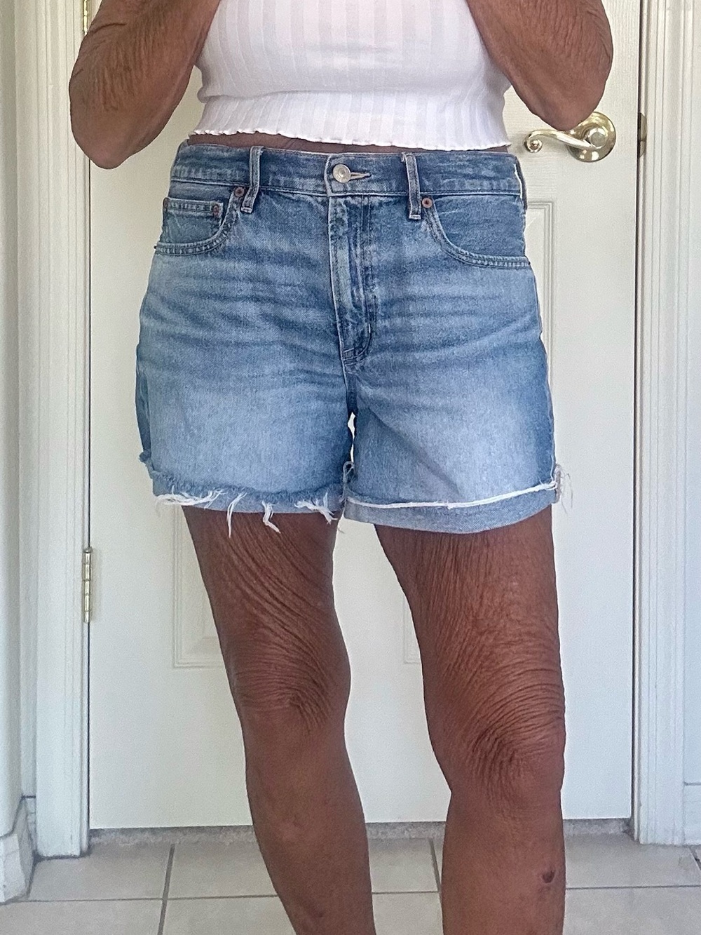 American Eagle Outfitters Light Blue Frayed Hem Denim Shorts 6 LN